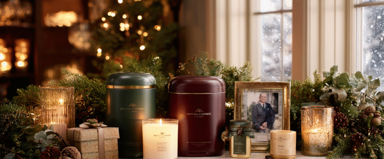 u5422357617_A_serene_holiday_scene_inside_a_warmly_lit_home_s_2a70c662-d35a-48de-a36f-4d47fd4dcd38_3 7 Ways Urns and Cremation Gifts Offer Comfort to Grieving Families at Christmas